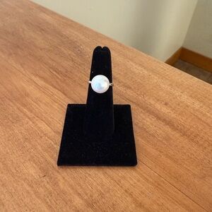 Cultured white pearl ring